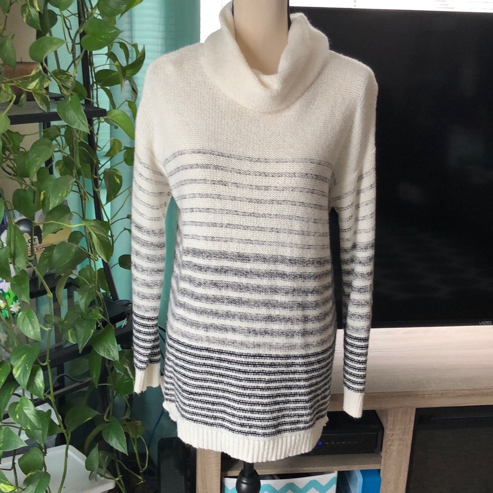 Old navy long sleeve Sweater